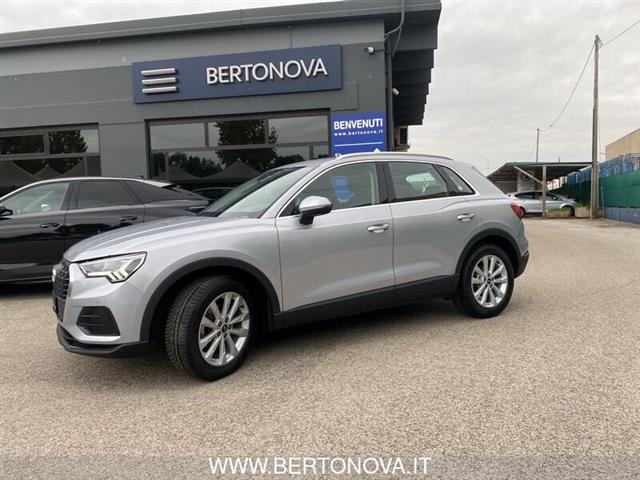 AUDI Q3 35 TDI quattro S tronic Business