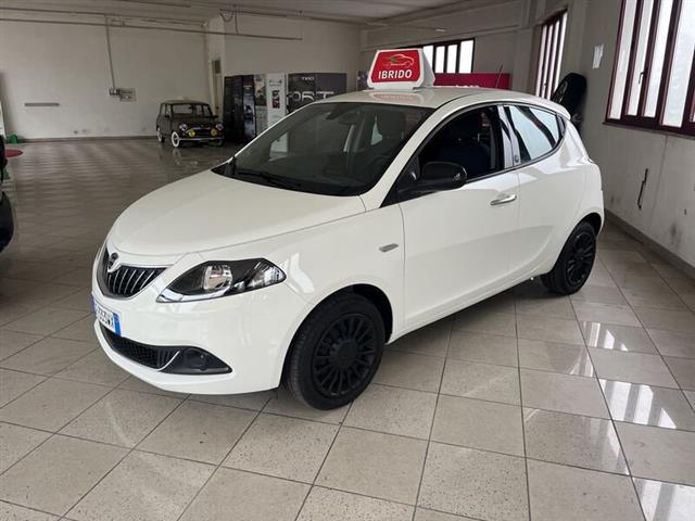 LANCIA YPSILON 1.0 FireFly 5 porte S&S Hybrid Ecochic Silver