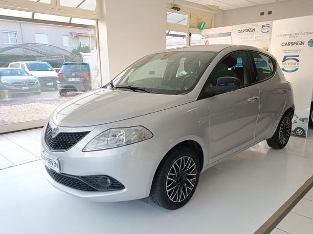 LANCIA YPSILON 1.0 FireFly S&S Hybrid Ecochic #NEOPATENTATI