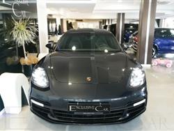 PORSCHE Panamera 4