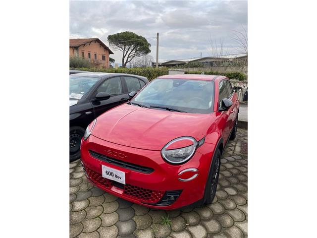 FIAT 600e Red