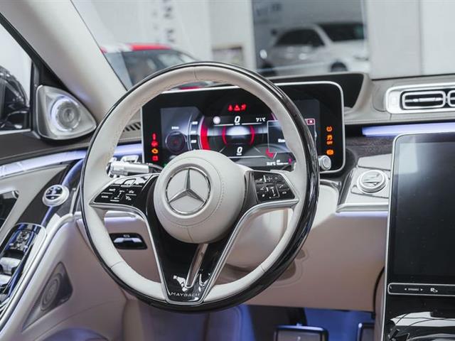 MERCEDES MAYBACH S 680 First Class