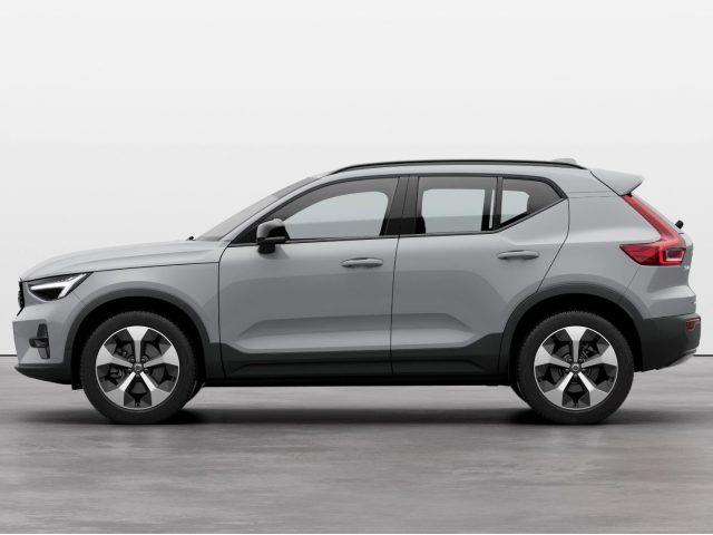 VOLVO XC40 B3 automatico Ultimate Dark - MY24 station wagon nuova ...