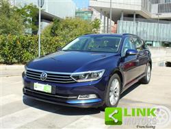 VOLKSWAGEN PASSAT 1.6 TDI SCR DSG / Tagliandata / sensori park