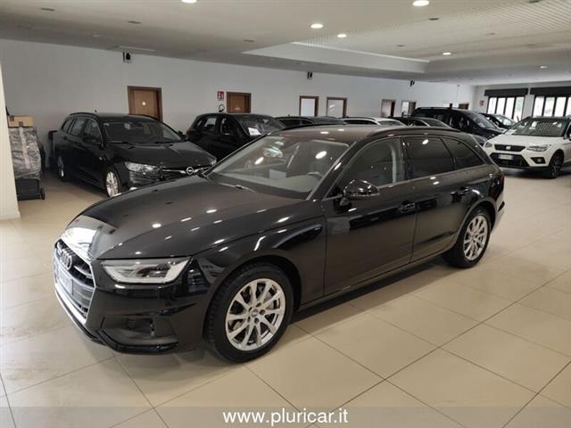 AUDI A4 AVANT 40TDI quattro S tronic FariLED AdaptiveCruise DAB