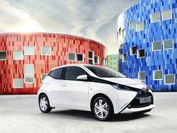 TOYOTA AYGO 1.0 X-PLAY 5P