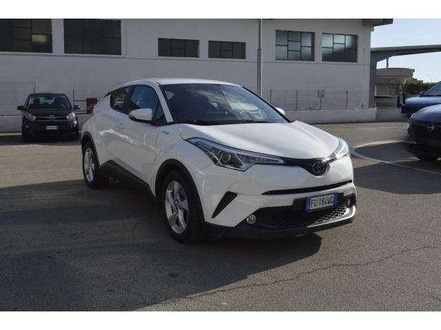 TOYOTA C-HR 1.8 Hybrid E-CVT Business