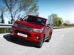 TOYOTA HILUX 2.4 D-4D A/T 4WD 4 porte Double Cab Lounge