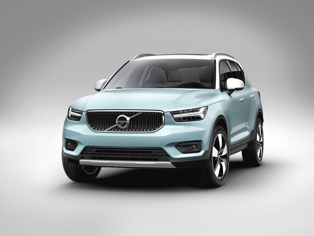 VOLVO XC40 2.0 D3 MOMENTUM CORE MY21