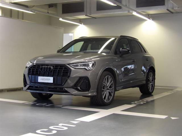 AUDI Q3 45 TFSI e S tronic Identity Black