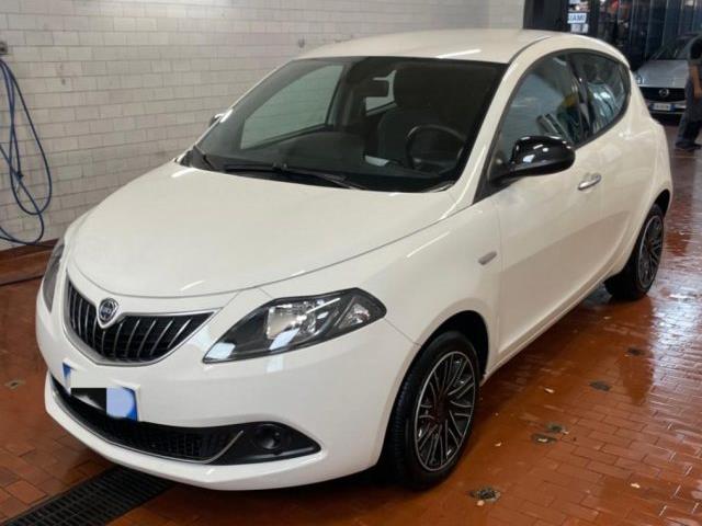 LANCIA YPSILON 1.0 FireFly 5 porte S&S Hybrid Silver Plus