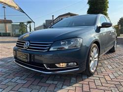 VOLKSWAGEN PASSAT 2.0 TDI Highline BlueM. Tech.