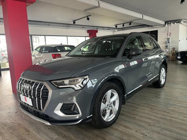 AUDI Q3 40 TFSI quattro S tronic Business Advanced