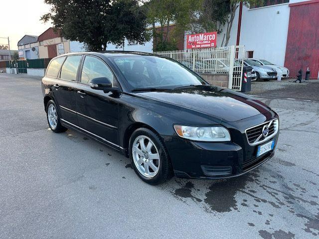 VOLVO V50 D2 R-design