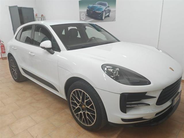 PORSCHE MACAN 2.0