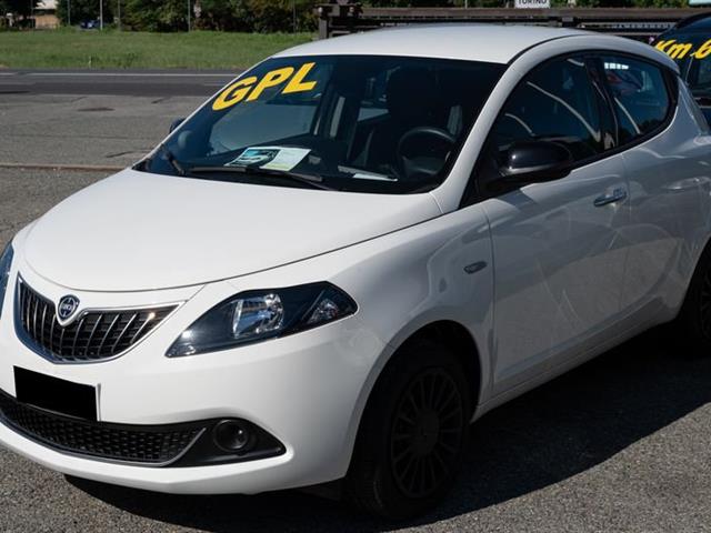 LANCIA YPSILON 1.2 69 CV 5 porte GPL Silver