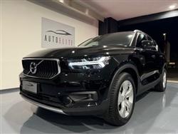 VOLVO XC40 B4 197CV AWD Geartronic Momentum Pro