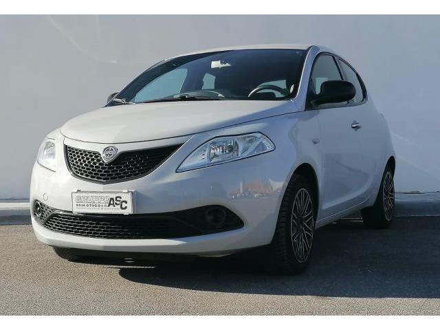 LANCIA YPSILON 1.2 BENZ GPL 69 CV 5 porte ADATTA NEOPATENTATI